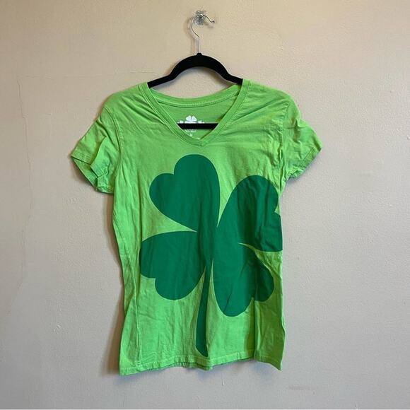 Lucky Tee Shirt M Four leaf clover green short sleeve t-shirt casual festive - Picture 1 of 7
